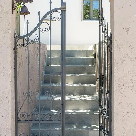 Villa Skyphos